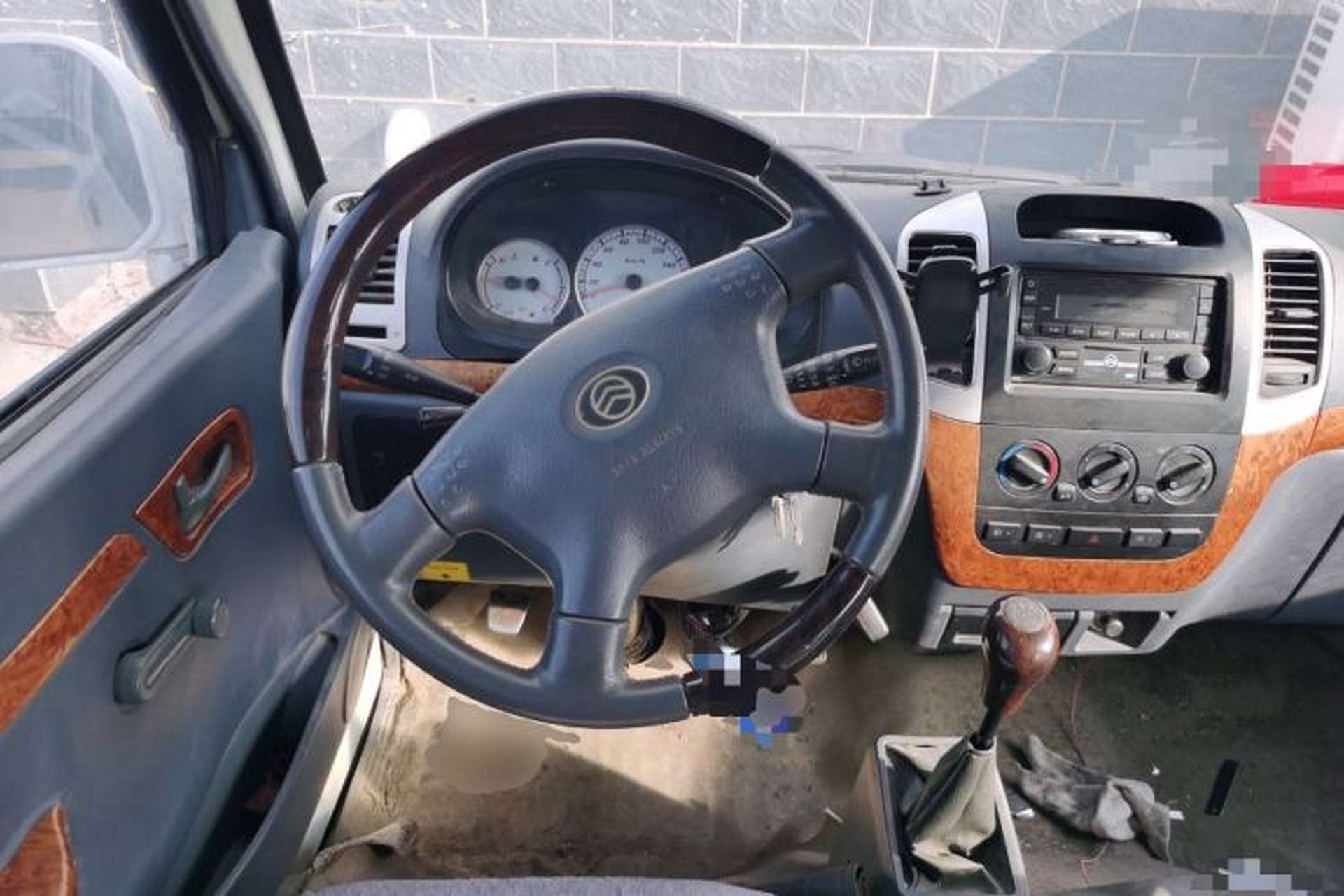 Used Golden Dragon Hiace 2010 2.0L Standard-Wheelbase Premium Version V19 Steering Wheel