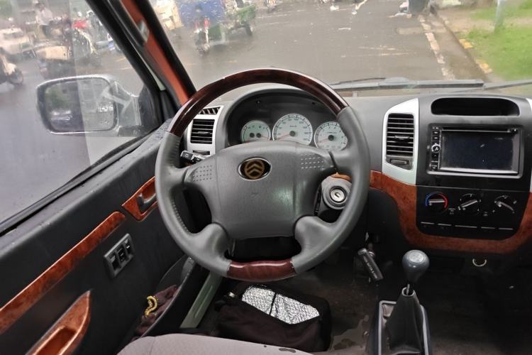 Used Golden Dragon Hiace 2010 2.0L Long-Wheelbase Gasoline Premium Version V20 Steering Wheel