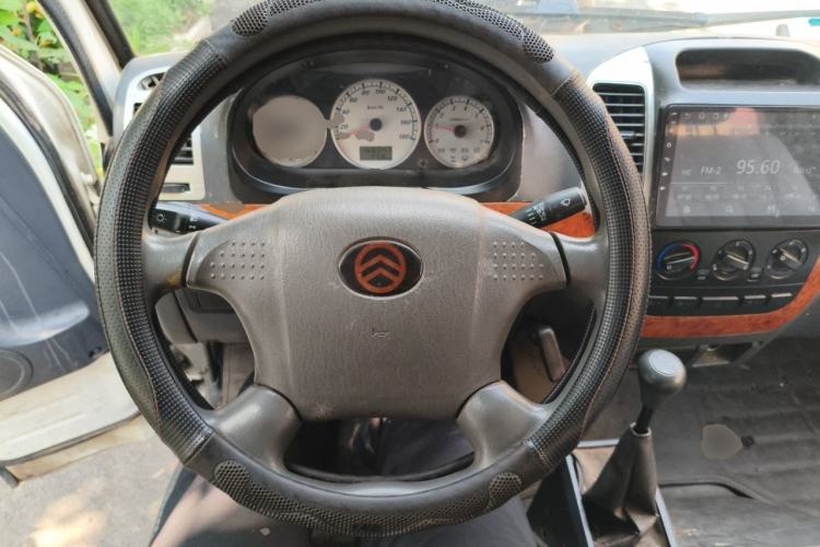 Used Golden Dragon Hiace 2010 2.0L Standard-Wheelbase Premium Version V19 Steering Wheel