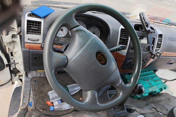 Used Golden Dragon Hiace 2010 2.0L Long-Wheelbase Gasoline Premium Version V20 Steering Wheel