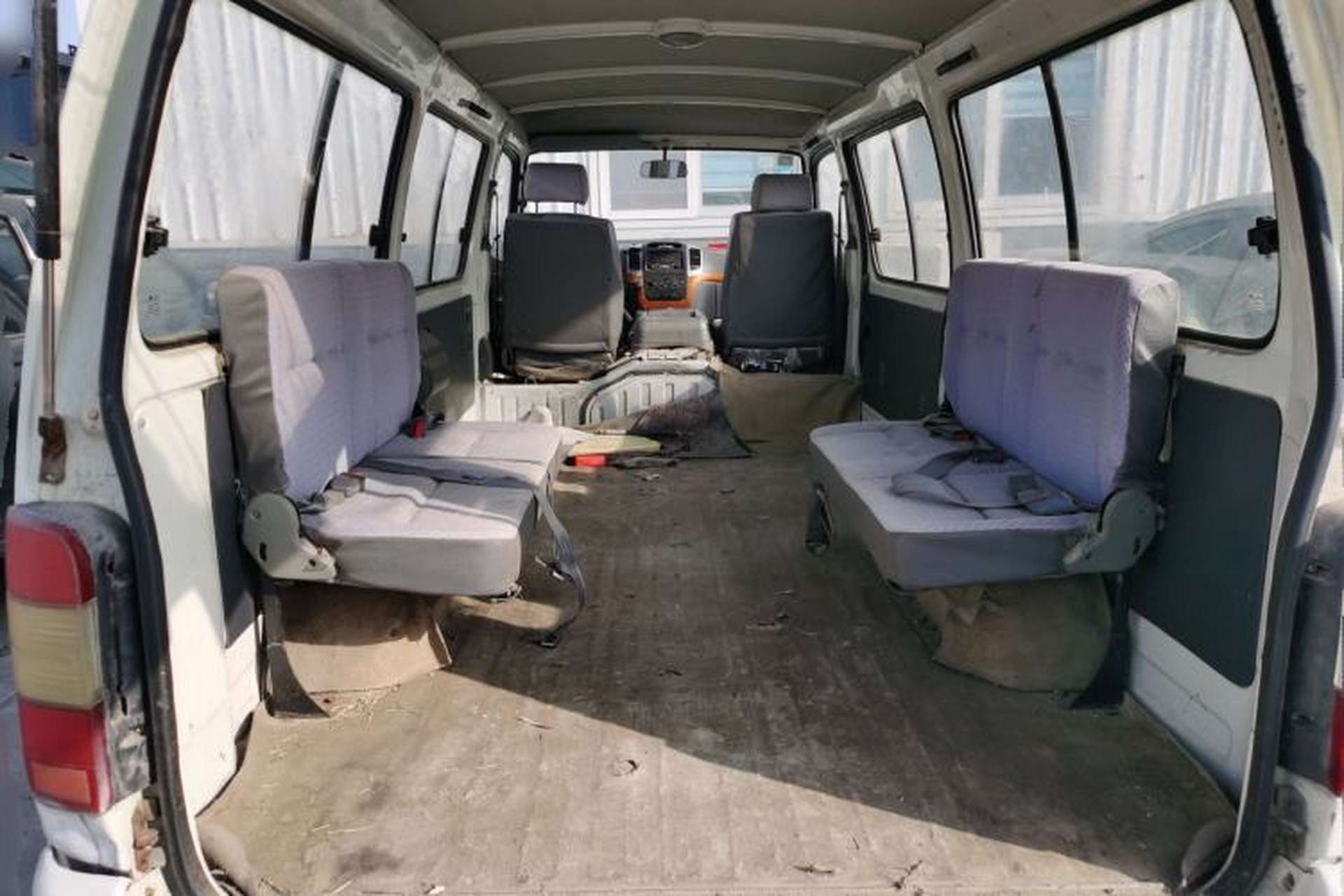 Used Golden Dragon Hiace 2010 2.0L Standard-Wheelbase Premium Version V19 Trunk