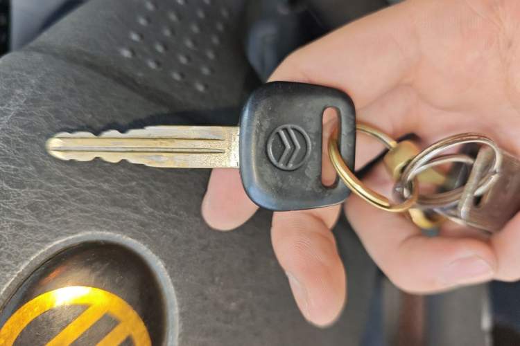 Used Golden Dragon Hiace 2010 2.0L Standard-Wheelbase Premium Version V19 Vehicle Key