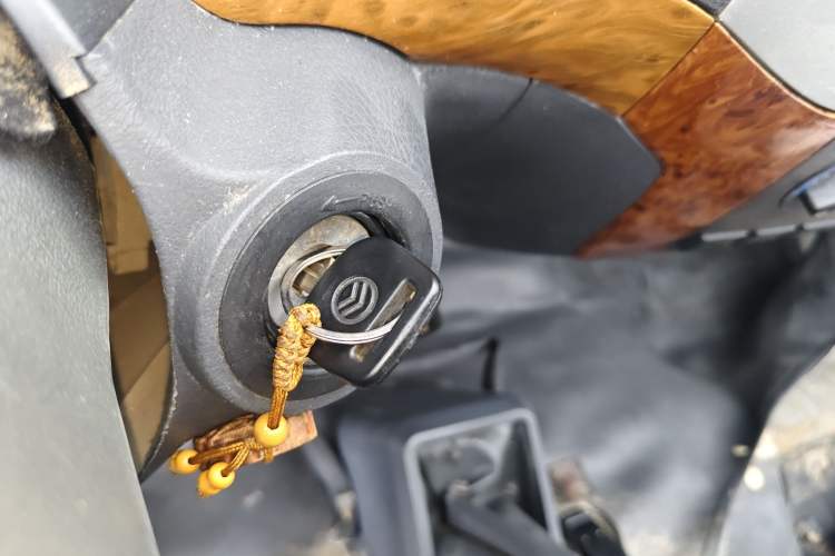 Used Golden Dragon Hiace 2010 2.0L Standard-Wheelbase Premium Version V19 Vehicle Key