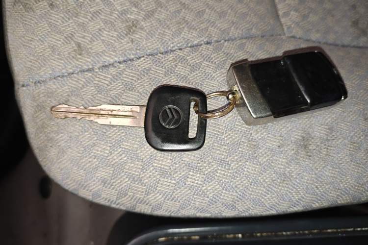 Used Golden Dragon Hiace 2010 2.0L Long-Wheelbase Gasoline Premium Version V20 Vehicle Key