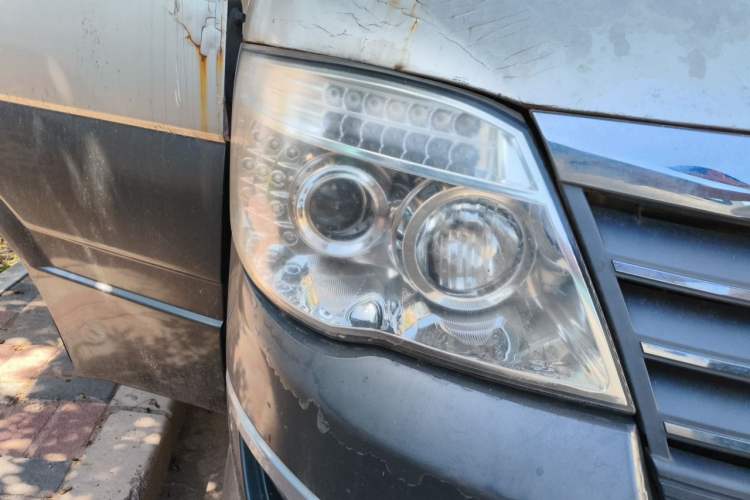 Used Golden Dragon Hiace  Right Front Headlight
