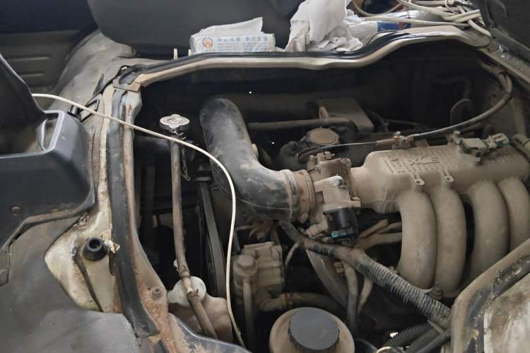 Used Golden Dragon Hiace  Engine Bay Right