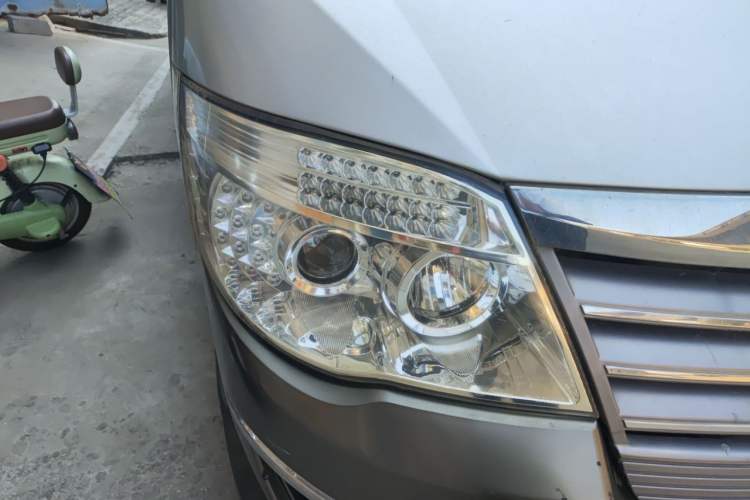 Used Golden Dragon Hiace  Right Front Headlight