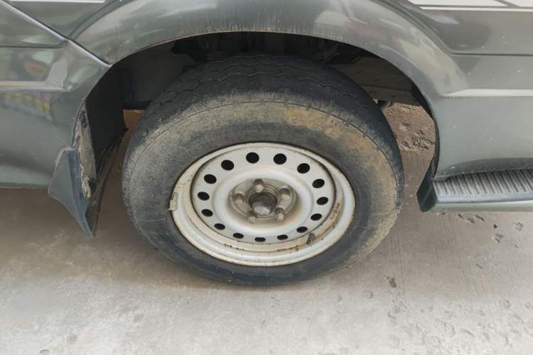 Used Golden Dragon Hiace  Right Front Wheel Hub