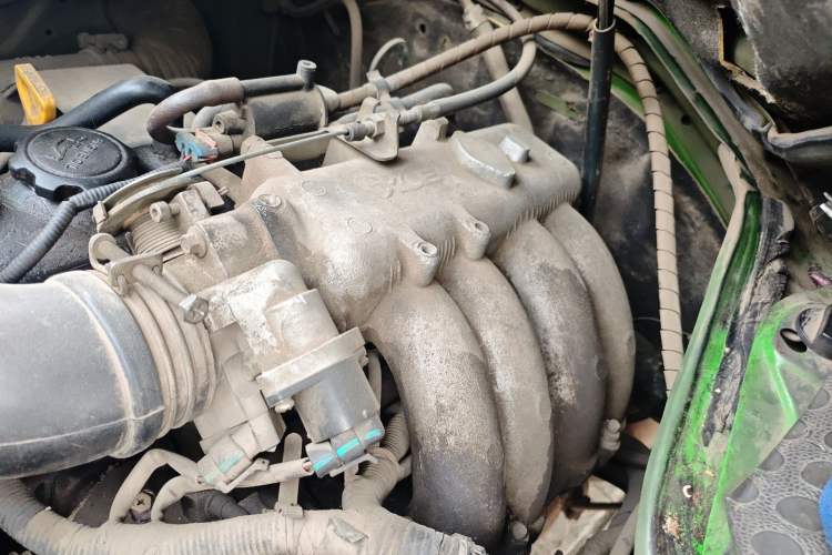 Used Golden Dragon Hiace  Engine Bay Left