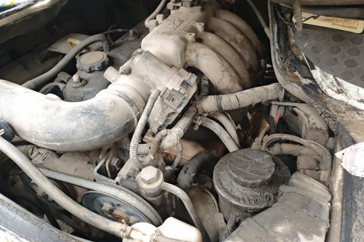 Used Golden Dragon Hiace  Engine Bay