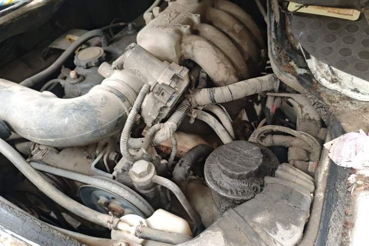 Used Golden Dragon Hiace  Engine Bay Left