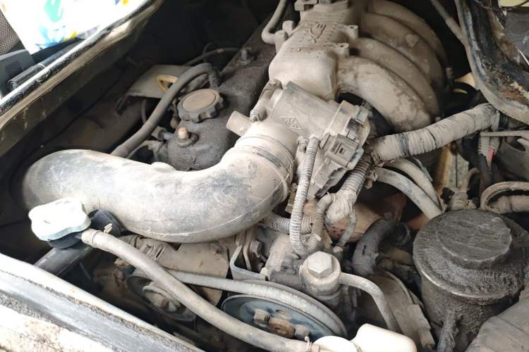 Used Golden Dragon Hiace  Engine Bay Right