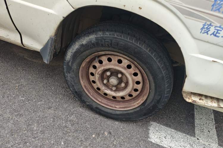 Used Golden Dragon Hiace  Right Front Wheel Hub