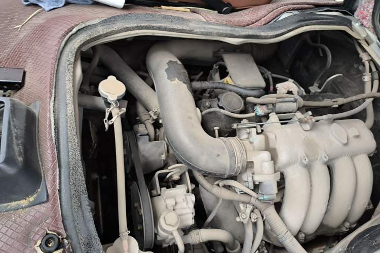 Used Golden Dragon Hiace  Engine Bay Right