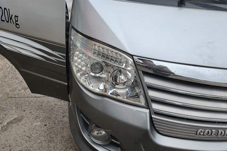Used Golden Dragon Hiace  Right Front Headlight