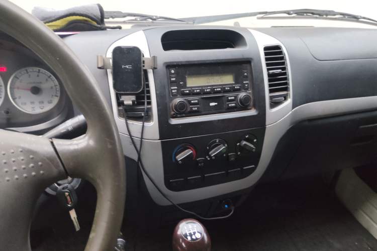 Used Golden Dragon Hiace 2019 2.0L Gasoline Cargo Version Long-Wheelbase High-Roof GL850 V20 Audio And AC Panel
