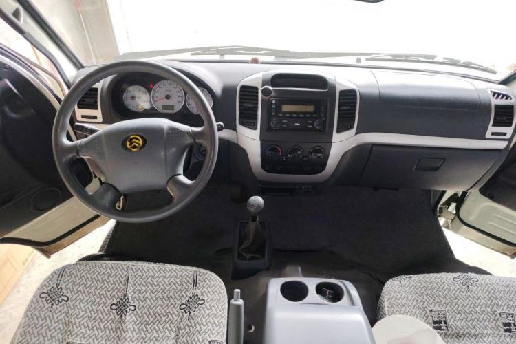 Used Golden Dragon Hiace 2019 2.0L Gasoline Long-Wheelbase High-Roof XC4G20 Center Console
