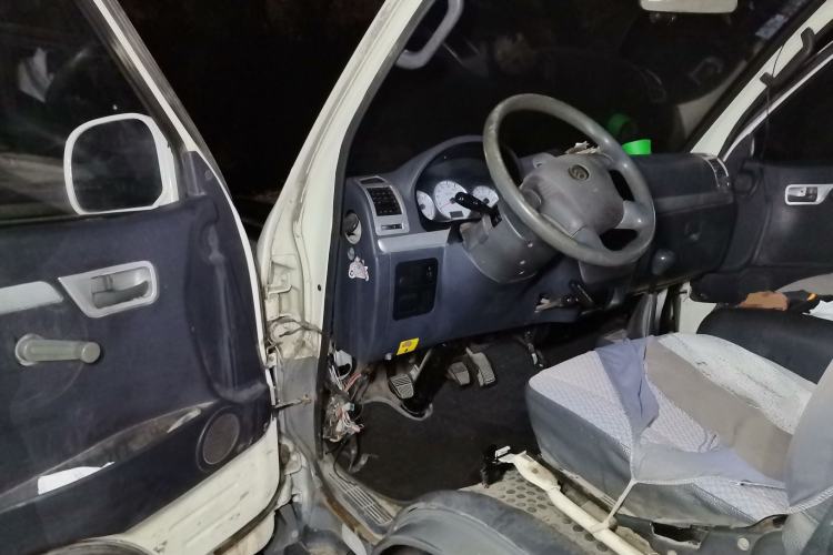 Used Golden Dragon Hiace 2019 2.0L Gasoline Cargo Version Longyun GL850 Short Wheelbase Low-Roof XC4G20 Driver Seat