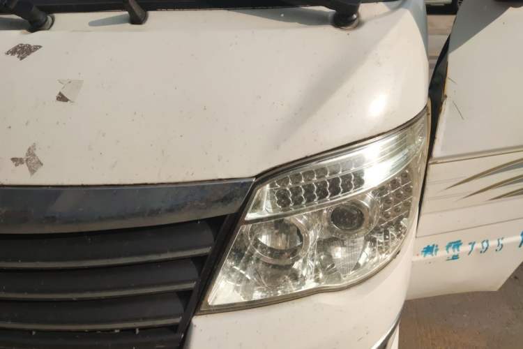 Used Golden Dragon Hiace 2019 2.2L Gasoline Version Long Wheelbase High-Roof V22 Engine Bay Left