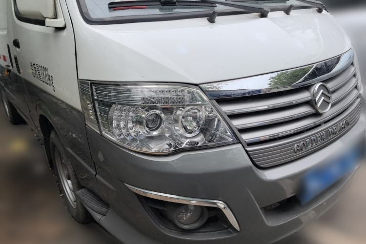 Used Golden Dragon Hiace  Front Right 45 Deg