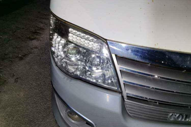 Used Golden Dragon Hiace 2019 2.0L Gasoline Cargo Version Longyun GL850 Short Wheelbase Low-Roof XC4G20 Right Front Headlight