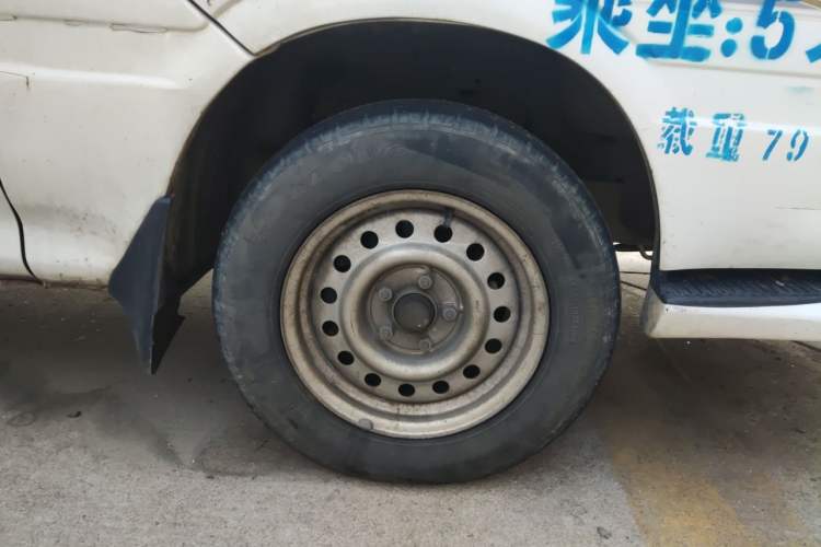 Used Golden Dragon Hiace 2019 2.2L Gasoline Version Long Wheelbase High-Roof V22 Right Front Wheel Hub