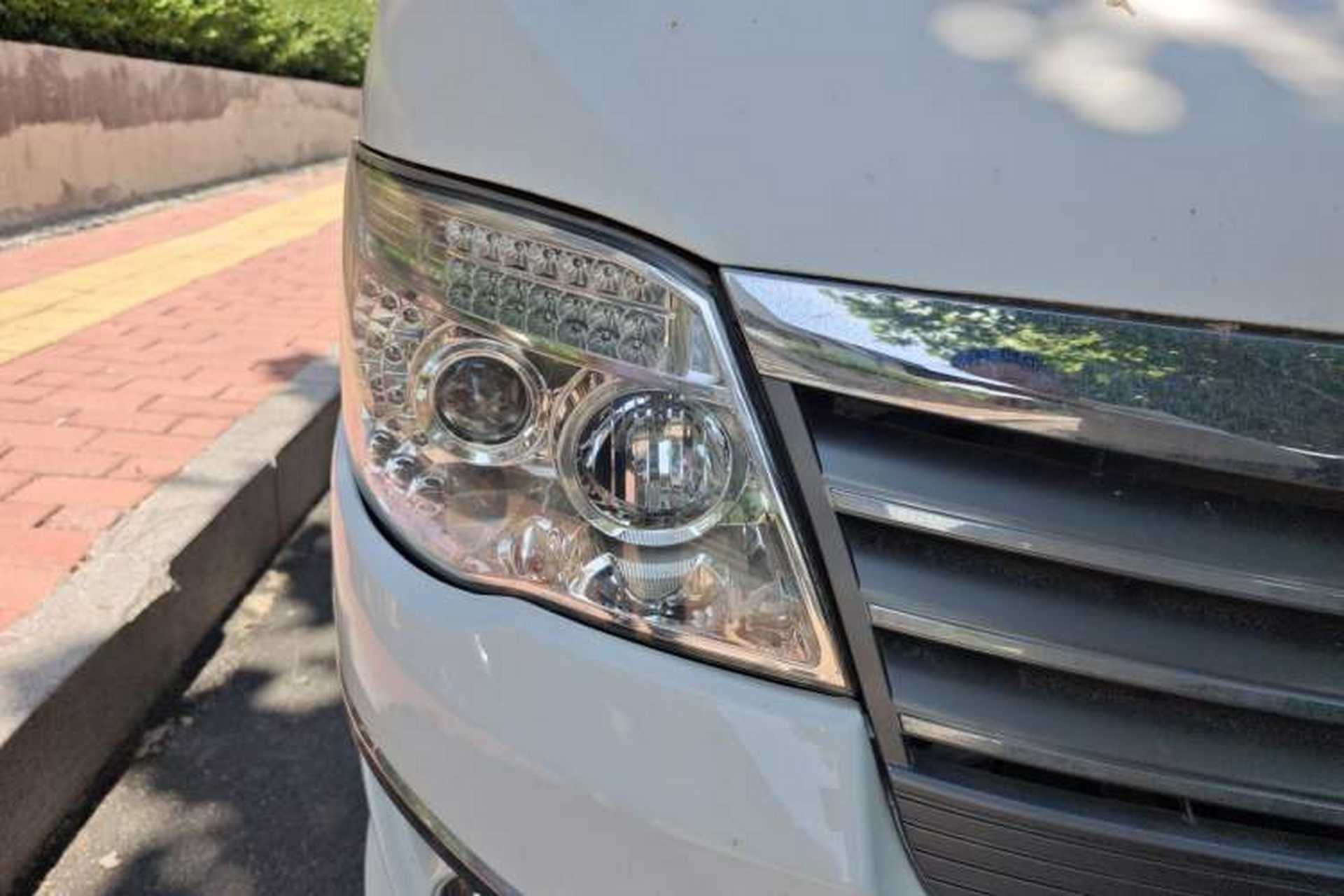 Used Golden Dragon Hiace  Right Front Headlight