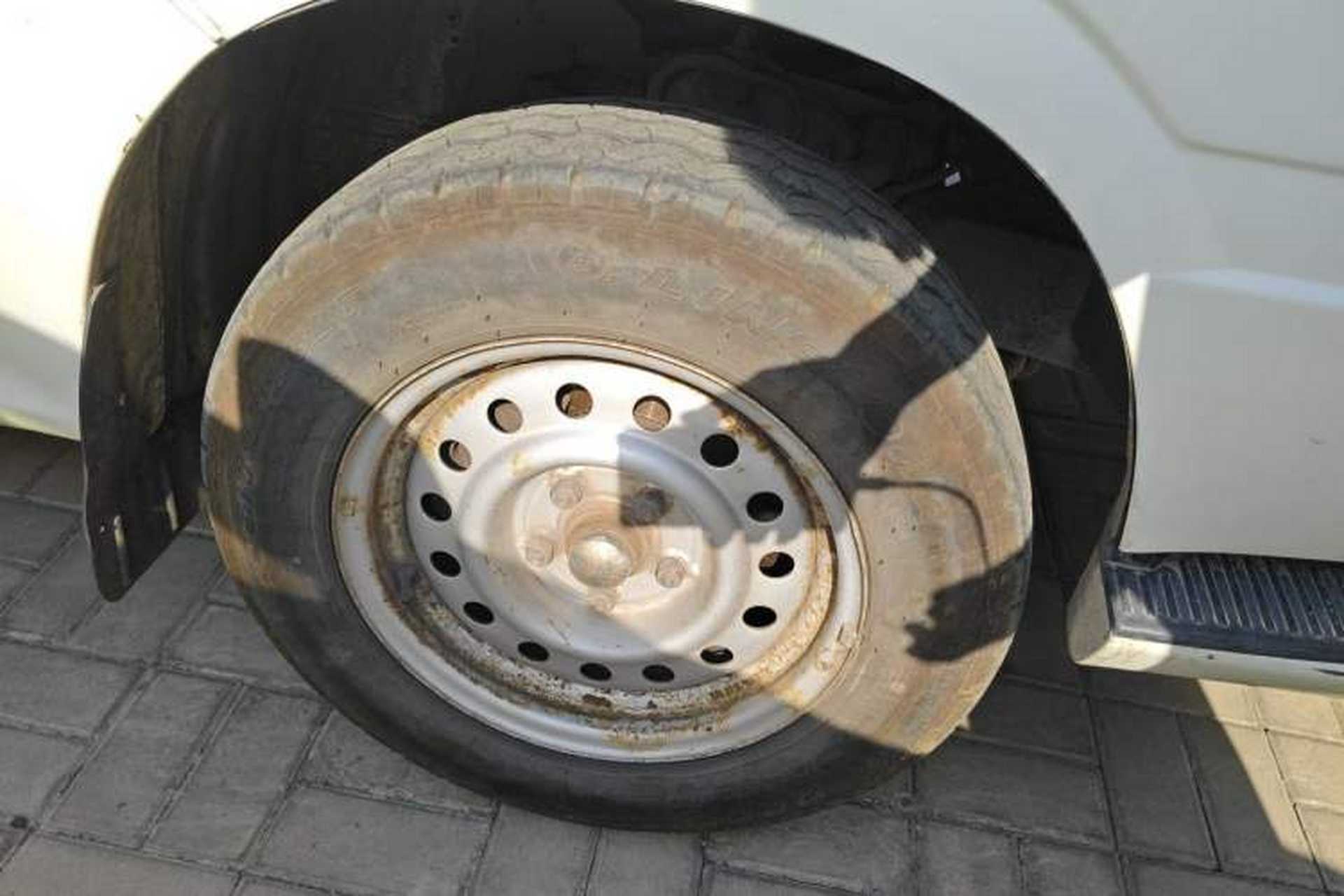 Used Golden Dragon Hiace  Right Front Wheel Hub