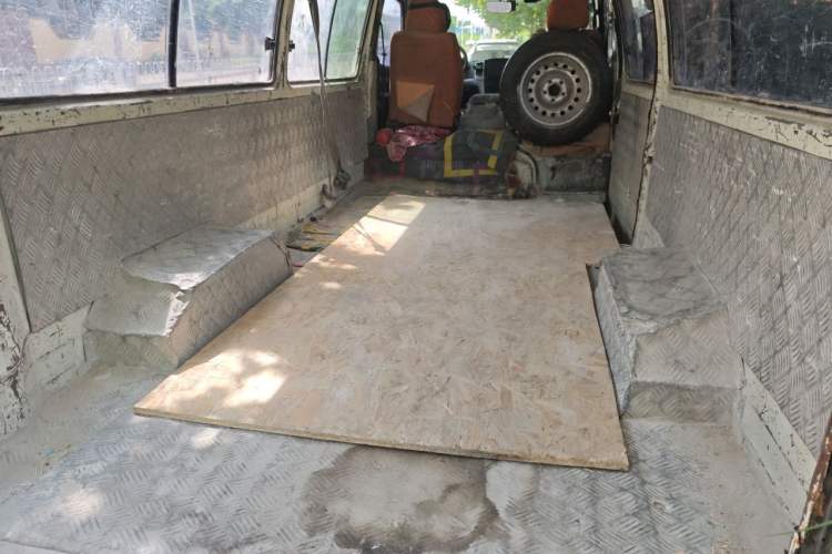 Used Golden Dragon Hiace  Trunk