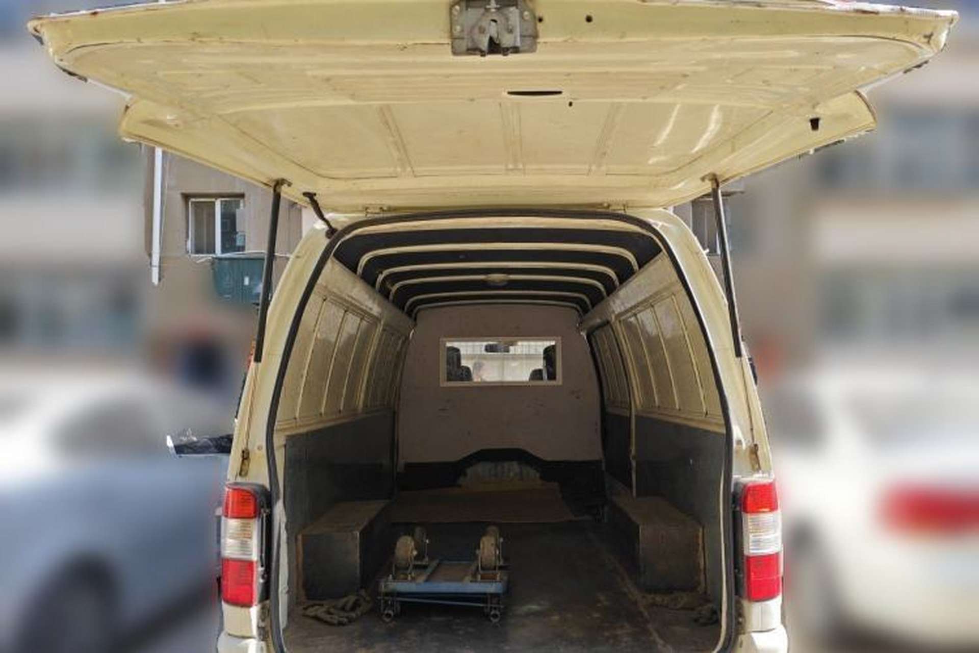 Used Golden Dragon Hiace  Trunk