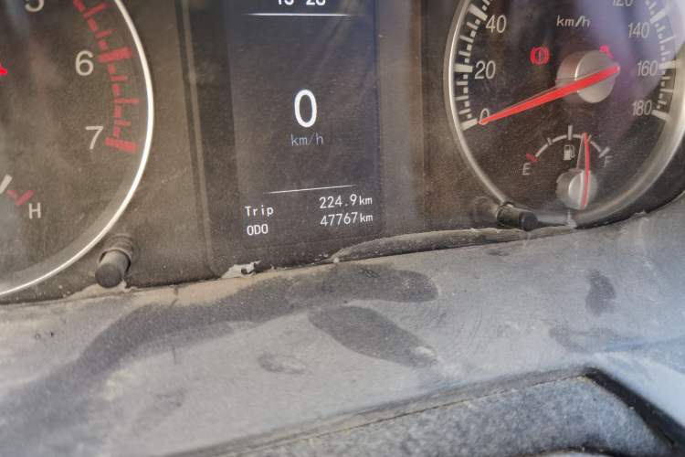Used Golden Dragon Hiace 2021 1.8L Gasoline Version Long Wheelbase Low Roof – LJ4A18Q6 Odometer Close Up