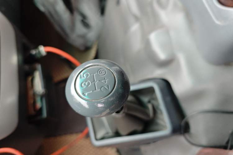 Used Golden Dragon Hiace 2021 1.8L Gasoline Version Long Wheelbase Low Roof – LJ4A18Q6 Gear Lever