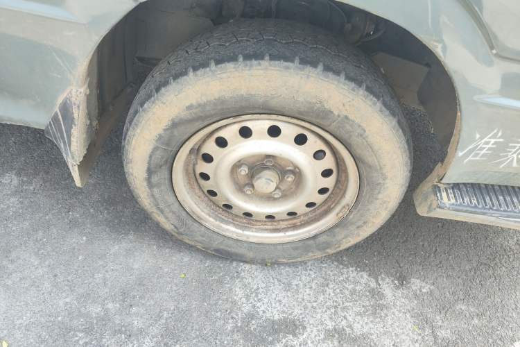 Used Golden Dragon Hiace  Right Front Wheel Hub