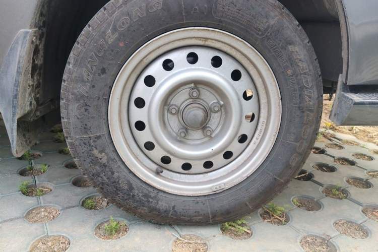 Used Golden Dragon Hiace  Right Front Wheel Hub