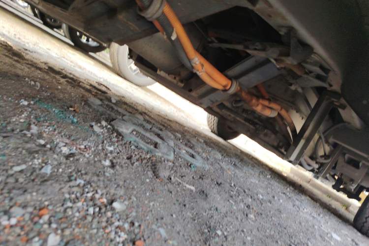 Used Golden Dragon Hiace New Energy 2017 XML5036XXYEVW0 Pure Electric Van Chassis Front Left