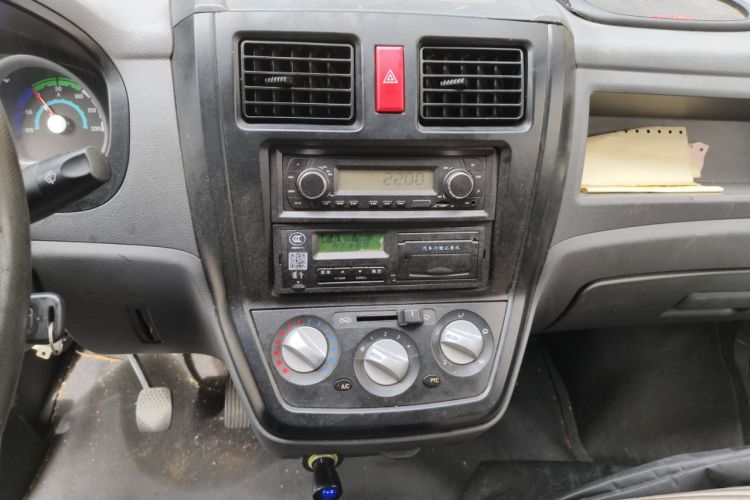 Used Golden Dragon Hiace New Energy 2021 Longyun GLE550 4421 mm long with a 41.86 kWh battery Audio And AC Panel