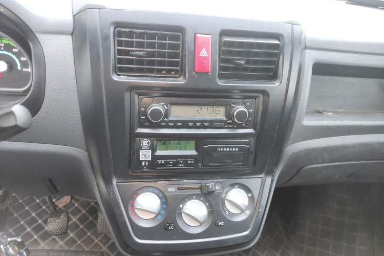 Used Golden Dragon Hiace New Energy 2021 Longyun GLE550 4421 mm long with a 41.86 kWh battery Audio And AC Panel