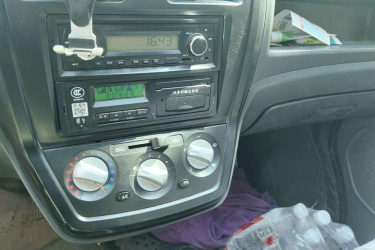 Used Golden Dragon Hiace New Energy 2021 Longyun GLE550 4421 mm long with a 41.86 kWh battery Audio And AC Panel