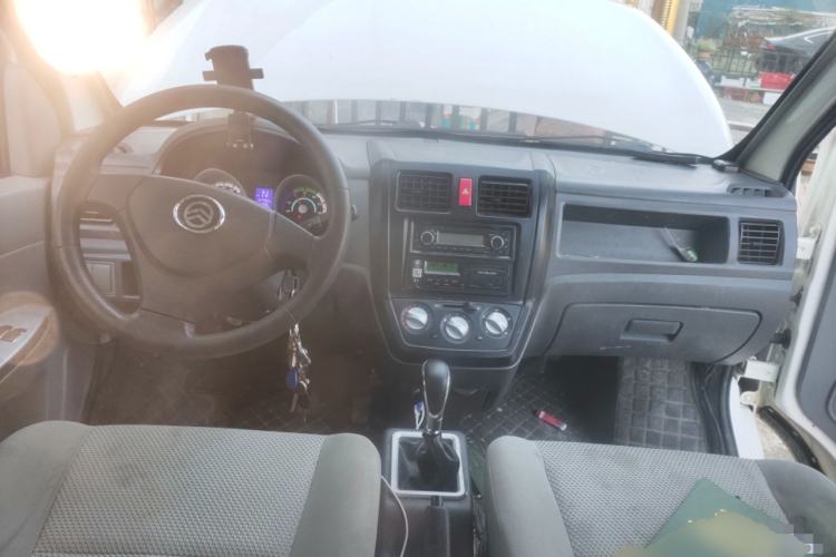 Used Golden Dragon Hiace New Energy 2021 Longyun GLE550 4421 mm long with a 41.86 kWh battery Center Console