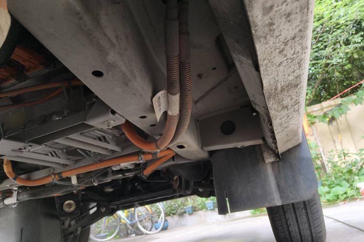 Used Golden Dragon Hiace New Energy 2021 Longyun GLE550 4421 mm long with a 41.86 kWh battery Chassis Front Right