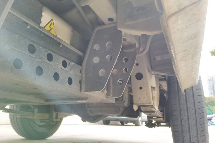 Used Golden Dragon Hiace New Energy 2021 Longyun GLE550 4421 mm long with a 41.86 kWh battery Chassis Rear Left
