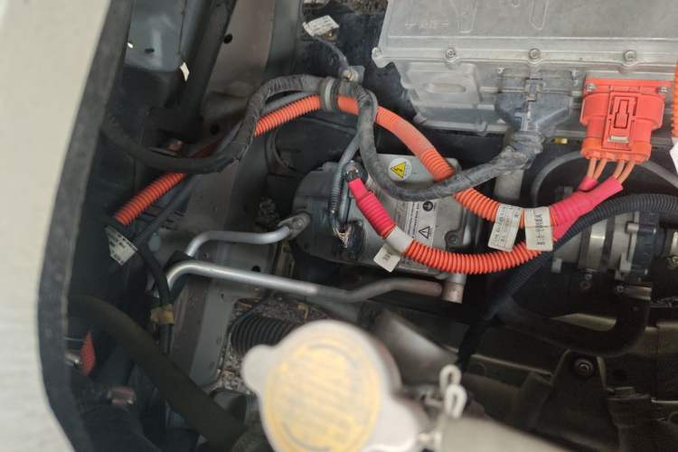 Used Golden Dragon Hiace New Energy 2021 Longyun GLE850 Mid-Roof 50.23 kWh Engine Bay Right