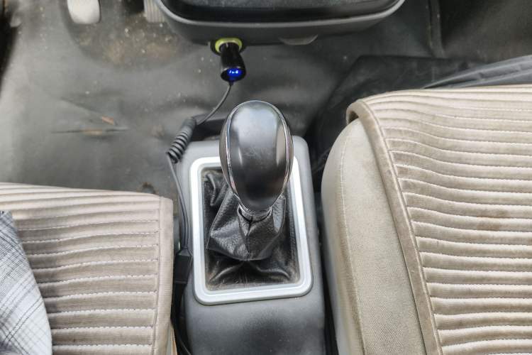 Used Golden Dragon Hiace New Energy 2021 Longyun GLE550 4421 mm long with a 41.86 kWh battery Gear Lever