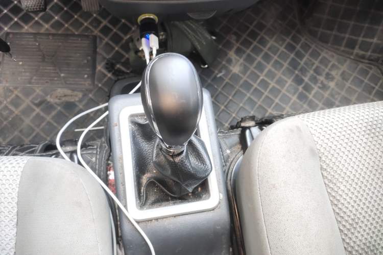 Used Golden Dragon Hiace New Energy 2021 Longyun GLE550 4421 mm long with a 41.86 kWh battery Gear Lever