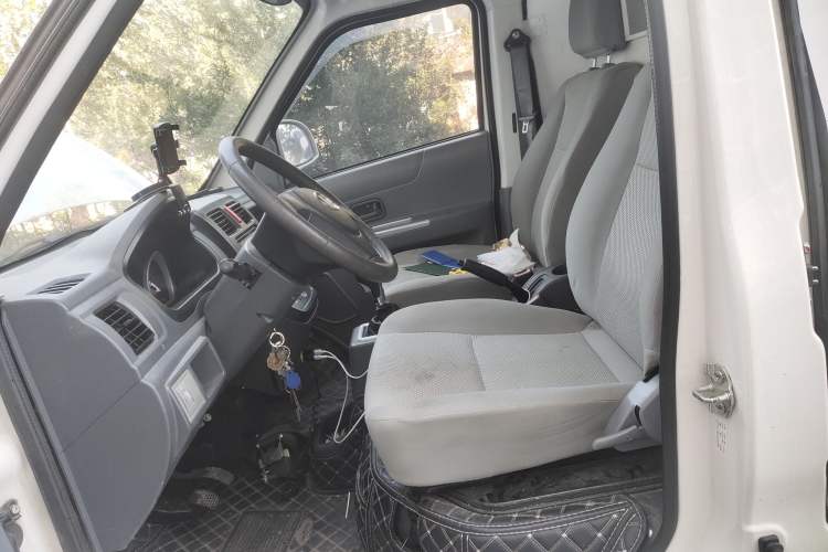 Used Golden Dragon Hiace New Energy 2021 Longyun GLE550 4421 mm long with a 41.86 kWh battery Left Front Seat