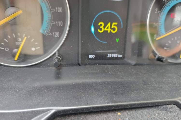 Used Golden Dragon Hiace New Energy 2021 Longyun GLE850 Mid-Roof 50.23 kWh Odometer Close Up