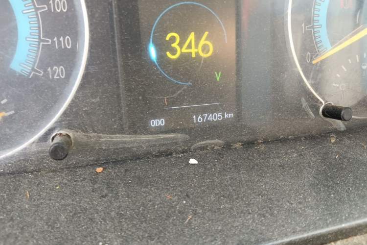 Used Golden Dragon Hiace New Energy 2021 Longyun GLE850 Low-Roof Model 41.86 kWh Odometer Close Up