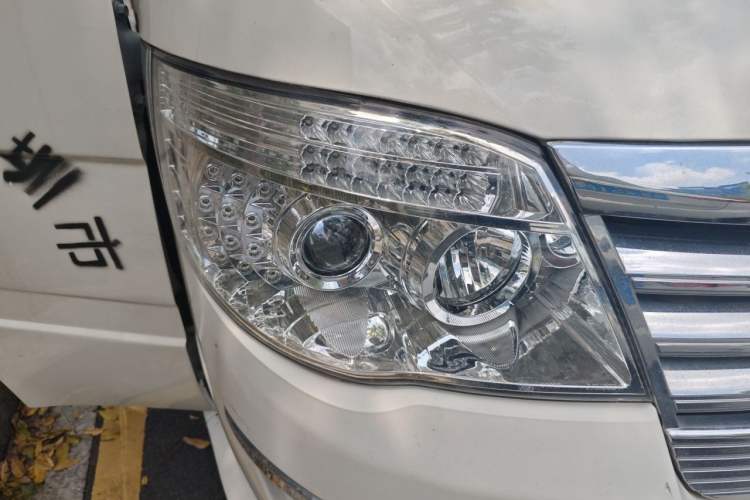 Used Golden Dragon Hiace New Energy 2021 Longyun GLE850 Mid-Roof 50.23 kWh Right Front Headlight