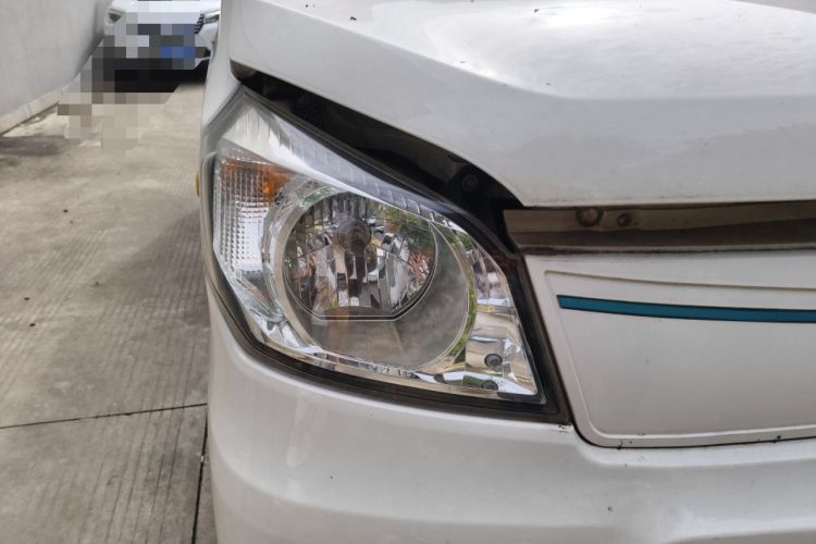 Used Golden Dragon Hiace New Energy 2021 Longyun GLE550 4421 mm long with a 41.86 kWh battery Right Front Headlight