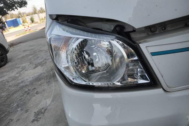 Used Golden Dragon Hiace New Energy 2021 Longyun GLE550 4421 mm long with a 41.86 kWh battery Right Front Headlight